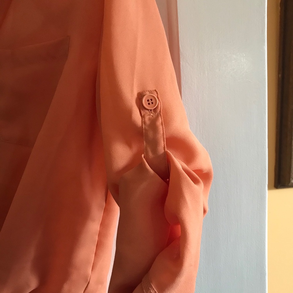 Chiffon peach cropped tie blouse with cutout back - Picture 3 of 4
